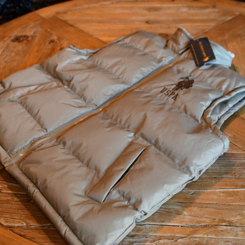 NEW U.S. POLO ASSN. TAN VEST - Picture 2 of 4